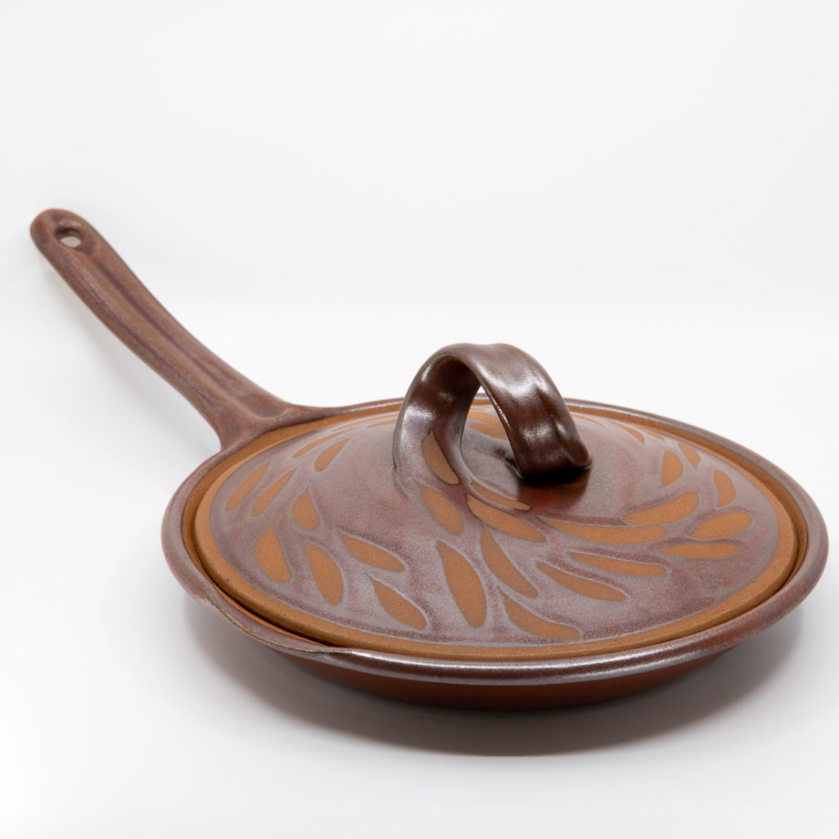 Large Fry pan with pouring lip and Neutrinos on lid.